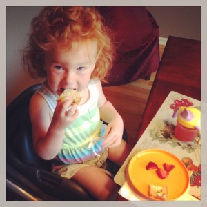 2013 07 Ellie eating brekkie